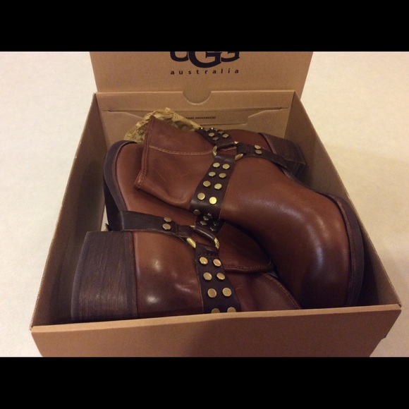 NewUggs boots - Picture 1 of 9